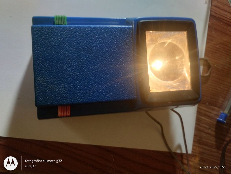 Lanterna CFR cu lumina roșie și verde