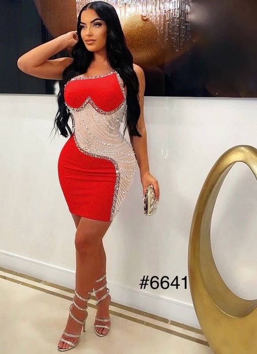 Платья со стазами