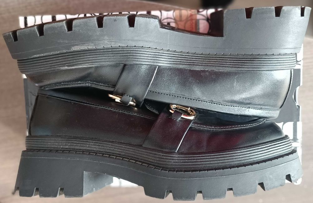 Продавам чисто нови дамски обувки Clarks номер 41