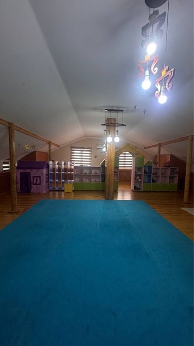 Продам палас и мебель для детского сада