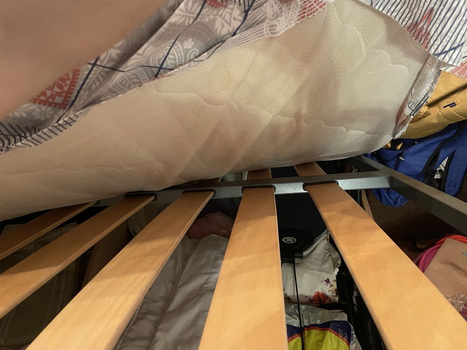 Легло с подматрачна рамка, матрак и 2 нощни шкафчета