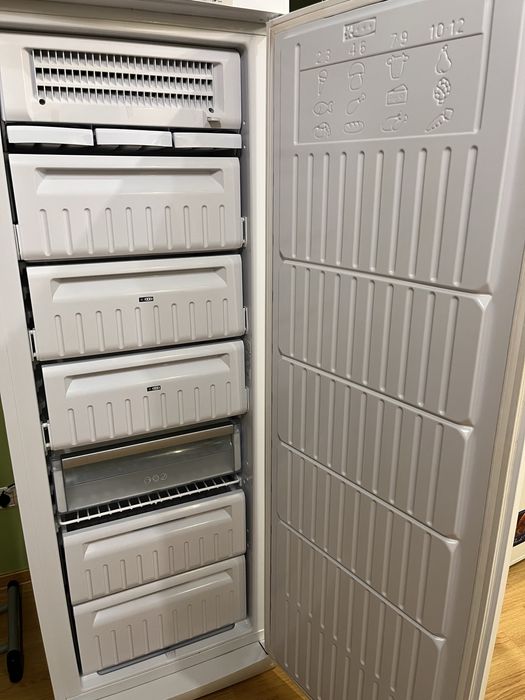 Продам морозильник