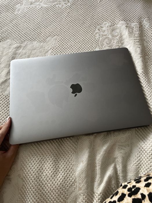 Продам Macbook pro 15