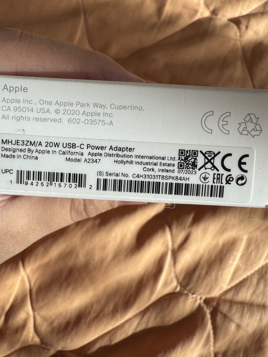 apple сксесоари,адаптер,зарядно и слушалки