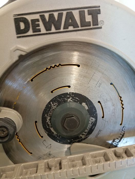 Продам дисковую пилу DeWalt 576k-qs