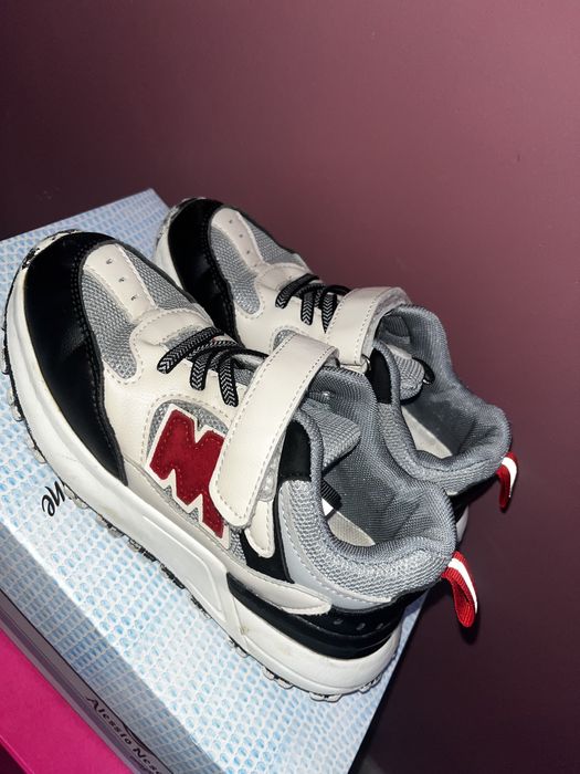 Продам кроссовки детские