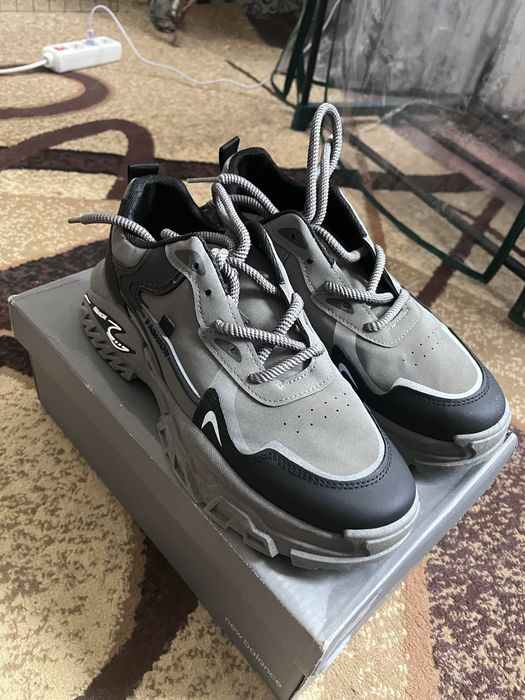 Новые крассовки 42 размера