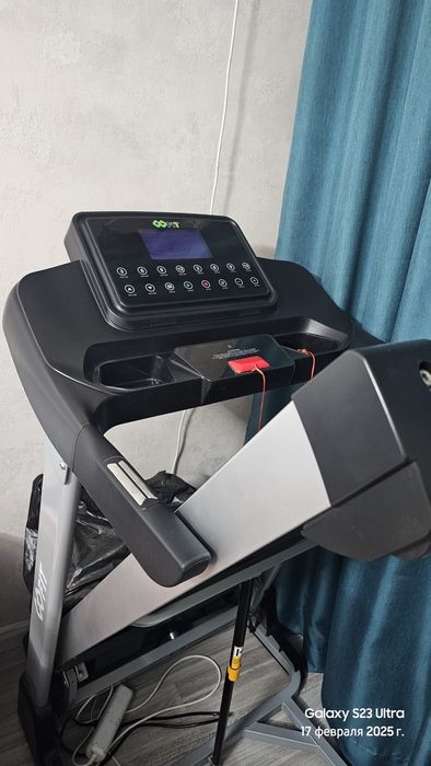 Продаётся беговая дорожка. .