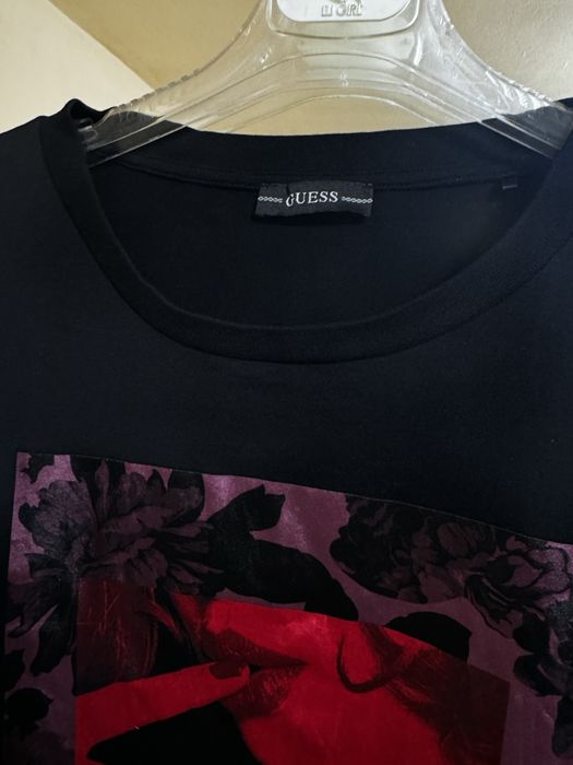 Оригинална черна тениска Guess