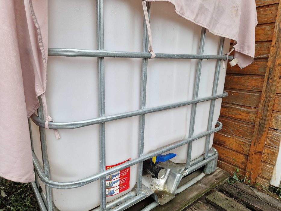 Rezervor IBC 1000L nou, cu cadru metalic și robinet