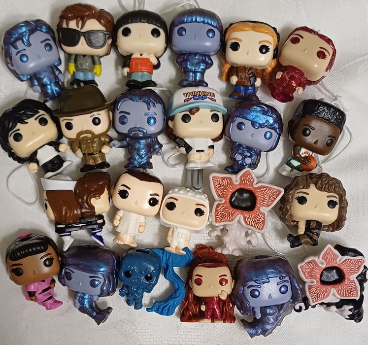 Продам всё коллекцию фигурок "очень странные дела"