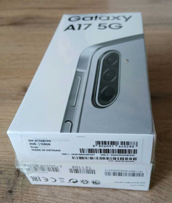 Samsung Galaxy A17 24м. Гаранция + слушалки