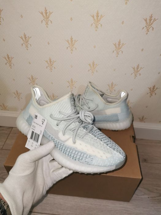 Yeezy 350 Boost Cloud White