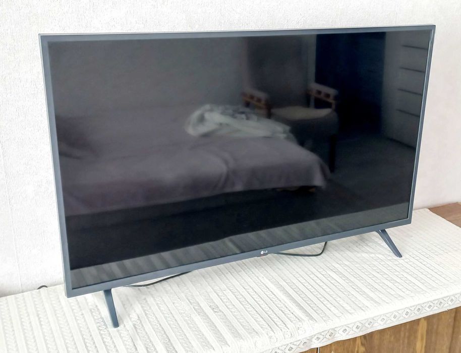Телевизор 4K Smart TV LG 43UQ76003LD (43") + кронштейн