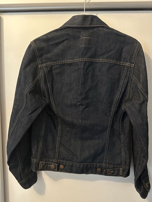 Vand geaca Levi’s , marime S , pret 180 lei