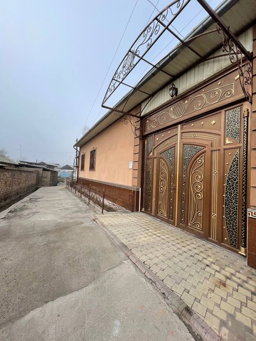 Ҳовли уй сотилади