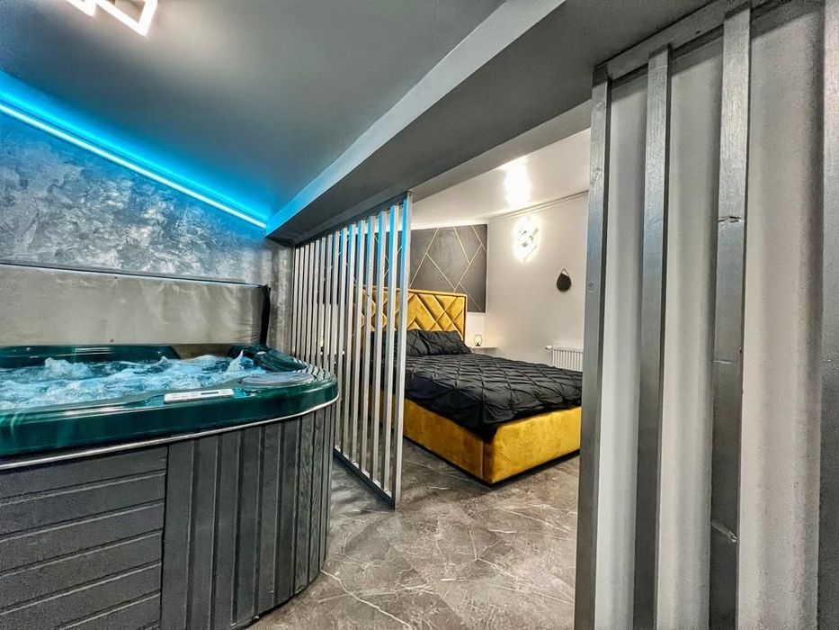 Apartament cu Jacuzzi Xxl Privat -  Pat Super King - Ultra-Central