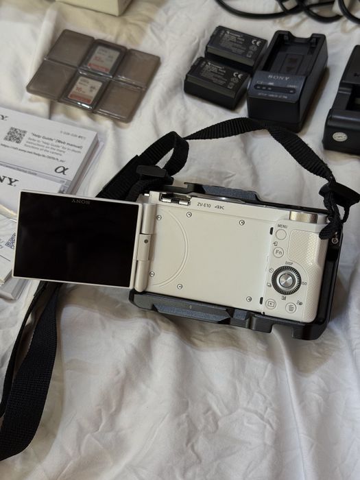 Продаю Sony ZV-E10