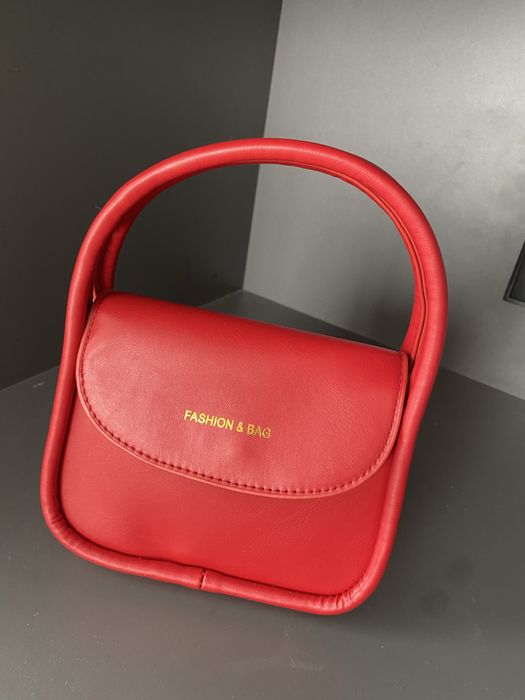 Продаются женские  сумки.