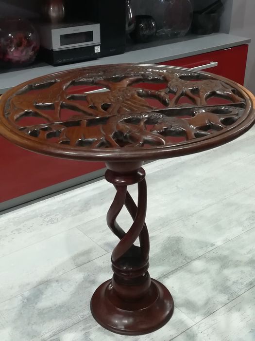 Маса - дърворезба