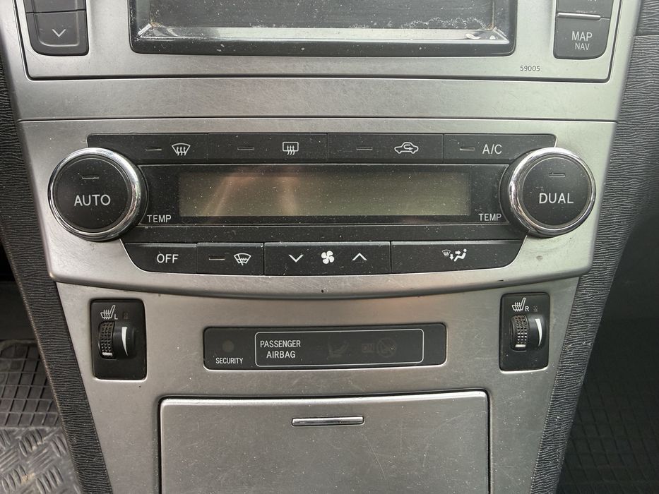 Toyota avensis 2012