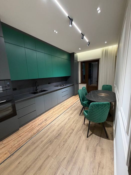 Продается 3х ком квартира в новостройке, ор-р: ул. Чехова, 108м²