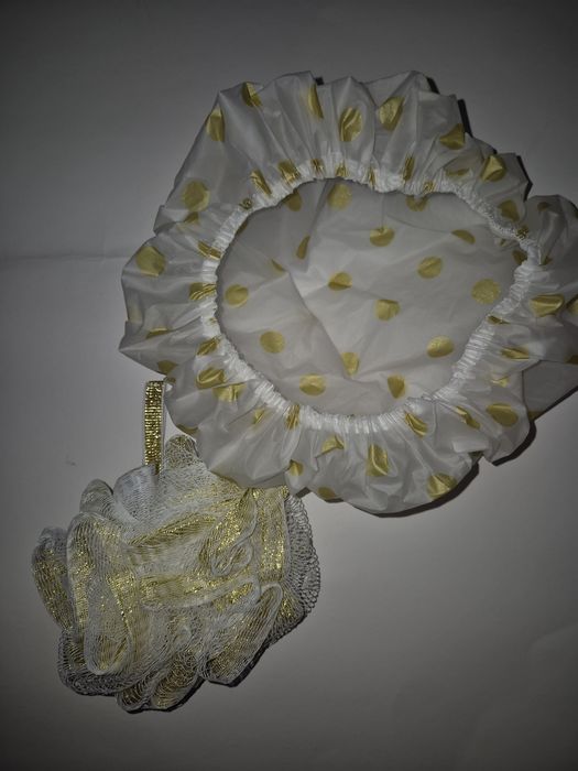 Set de casca dus refolosibila rezistenta si burete de baie, Avon