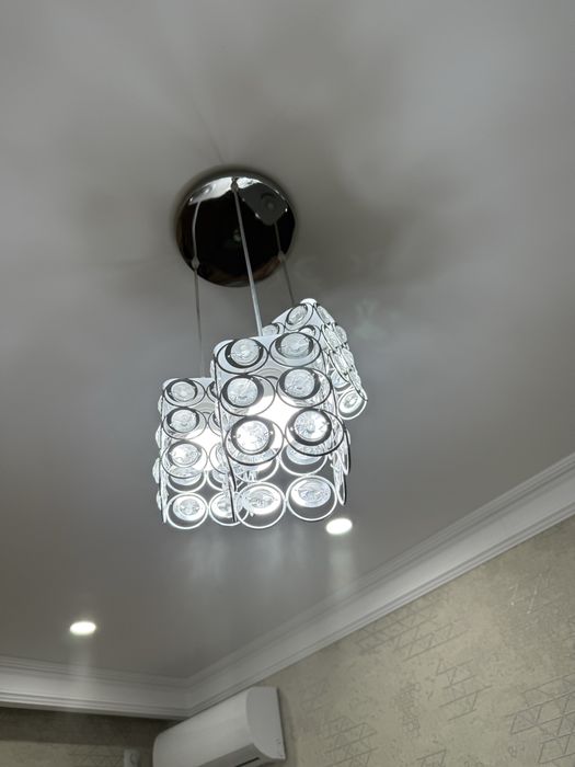 Продам люстрю почти новая