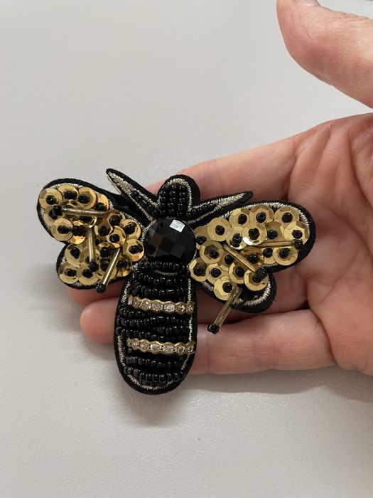 Брошка за дреха