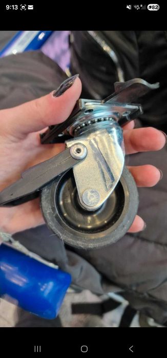 Cusca iata noua caini skudo 7 cu roti si stickere