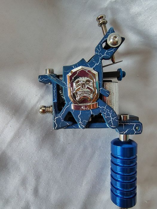 Aparat de tatuat cu pedală și sursa de alimentare