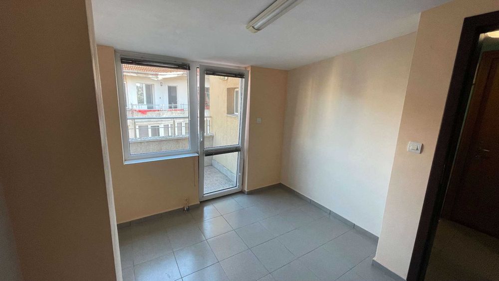 Продавам прекрасен 4-стаен апартамент в нова сграда в кв. Бели брези