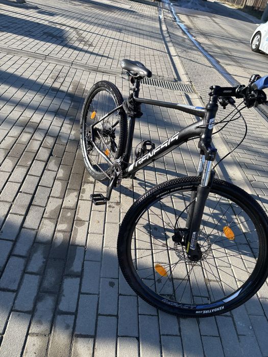 Vând bicicleta Genesis