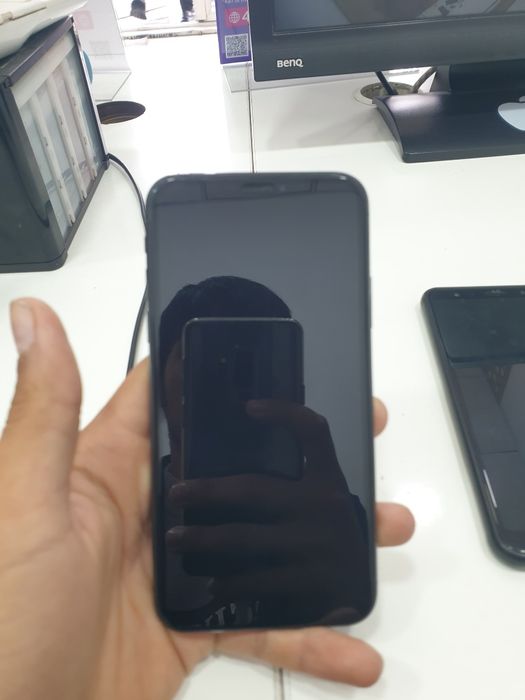 Iphone xs qora 64talik