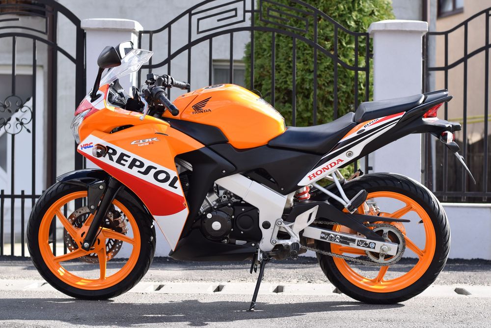 HONDA CB 125F 125R IMPECABILA Imp Germania! ( CBF 16 ani A1 CBR YZF )