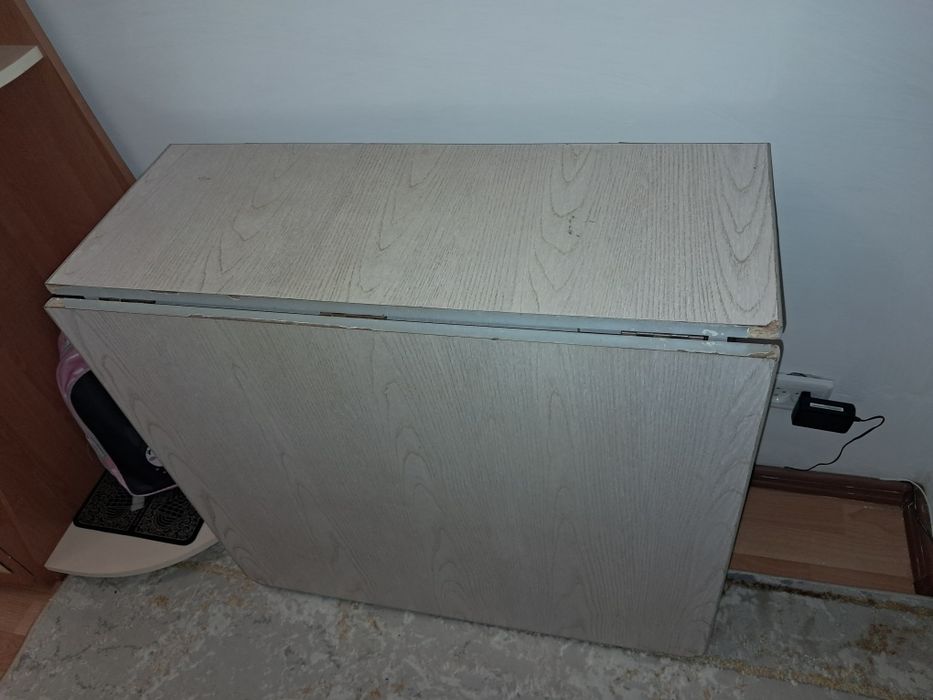 Продам стол книжку