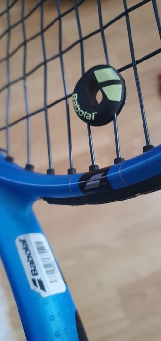 Vând racheta de tenis Babolat.