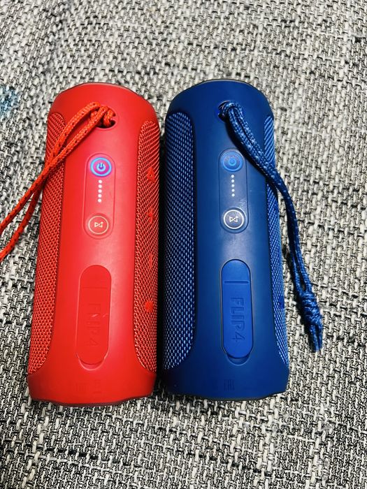 Vând boxe JBL Flip 4/ Charge 3