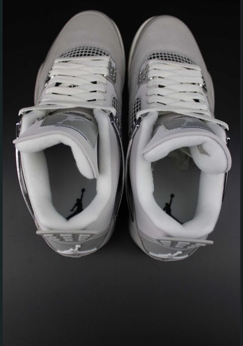 Nike Air Jordan 4 Retro "Frozen Moments"