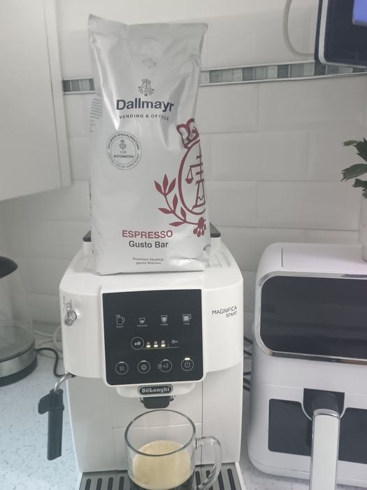 Espressor DeLonghi, cadou 1kg cafea Dallmayr