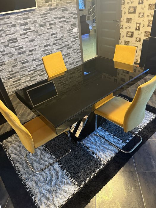 Vand masa sticla + 4 scaune