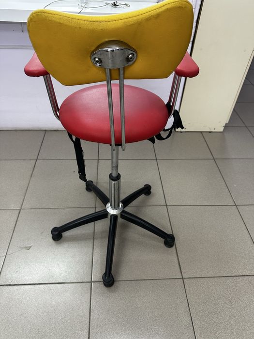 Срочно продам стульчик для салона