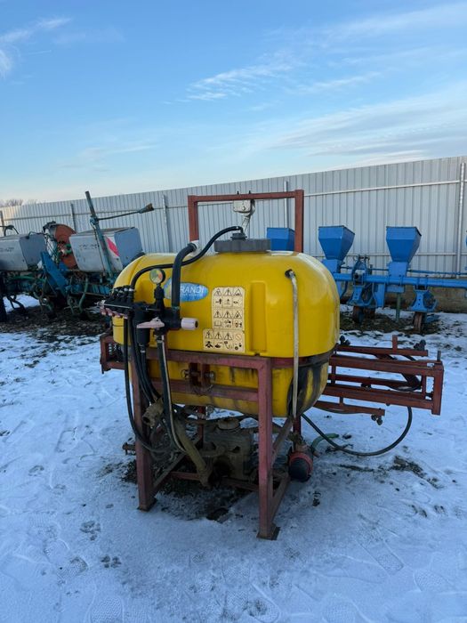 Vând sau schimb utilaje agricole cu purcei!