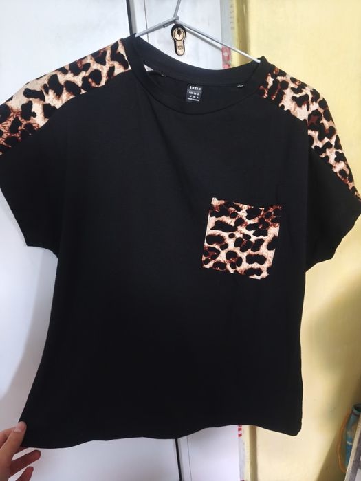 Tricou cu buzunar