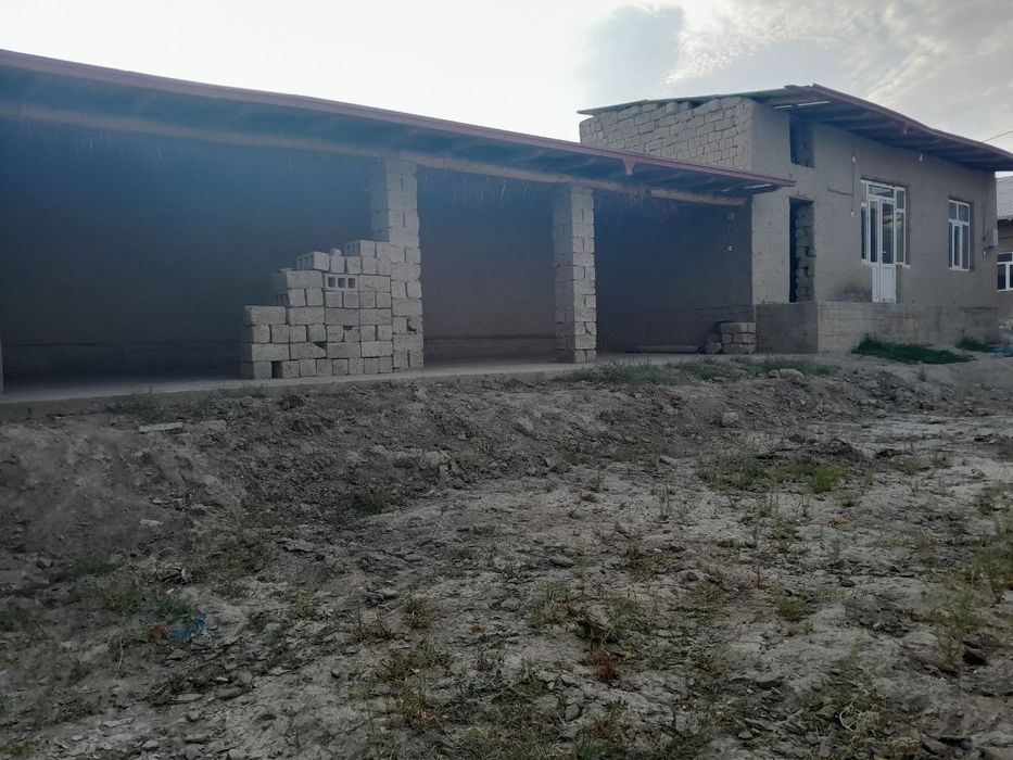 Qurib bitkazilmagan hovli sotiladi,2 qavatli qilib qursa ham bo'ladi,