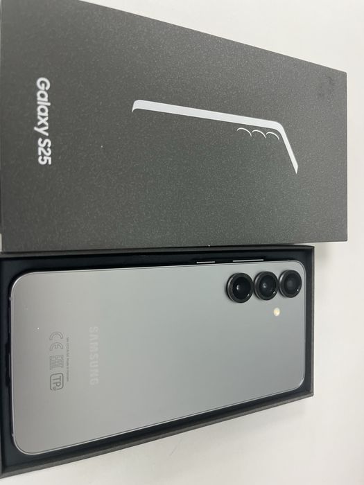 Продам срочно samsung galaxy s25 256