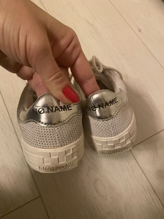 tenisi pt.fete,marca "No Name",marinea 38,piele naturala,crem,sireturi