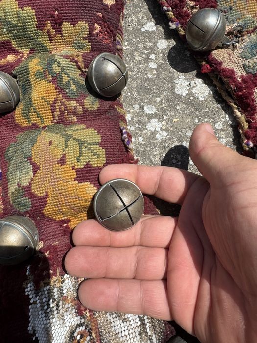 2 zgarzi elvetiene de zurgalai vechi din bronz