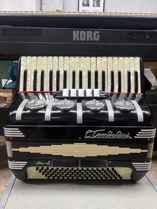 Acordeon italian E.Tombolini cu 80 de basi