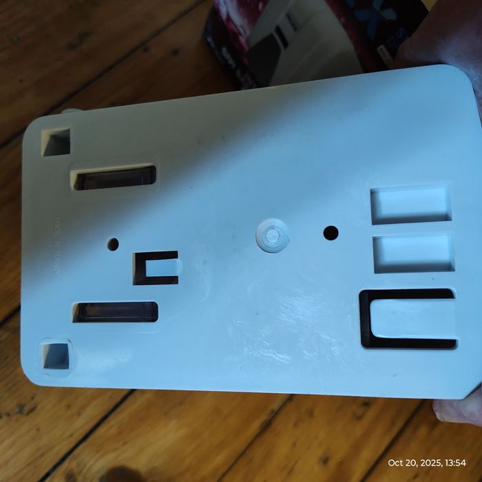 Диспенсър за сапун на пяна и четка за тоалетна чиния